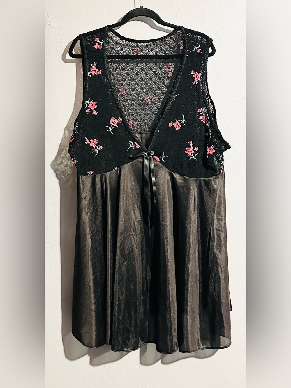 VTG Roman’s Romance Black Lace Satin Floral Babydoll Nightdress Pink Embroidery